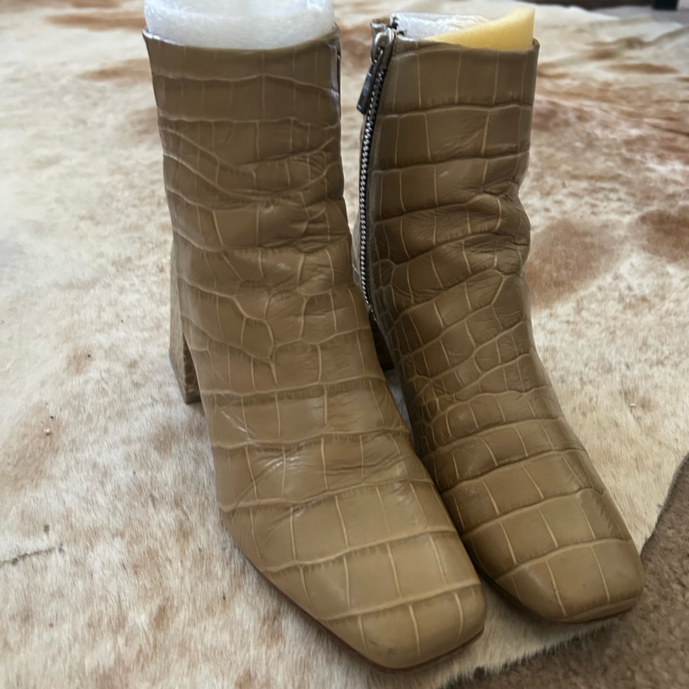 LOQ Boots Lazaro